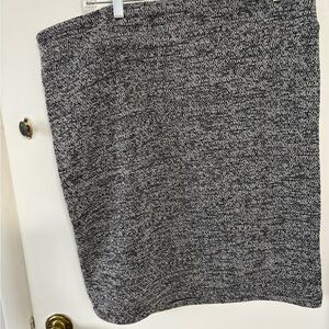 Ladies black and white tweed skirt.